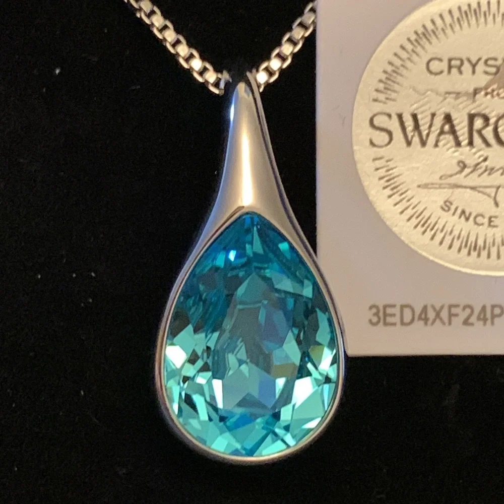 Tear Drop Crystal Necklace - Picture 2 of 3